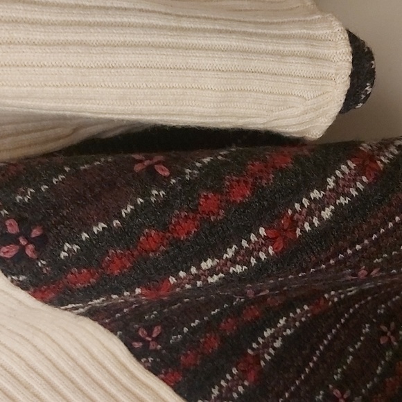 Cut Wool Designs Poncho Top/ Wool/ Upcycled/ Mint Condition/ One Size Fits All - Picture 3 of 5